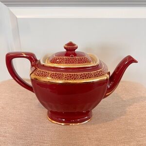 VTG. Hall USA 6 cup Elegant Red and Gold Teapot